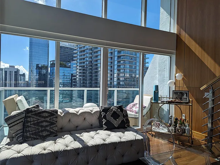 41 SE 5th St #2302 — Photo 7