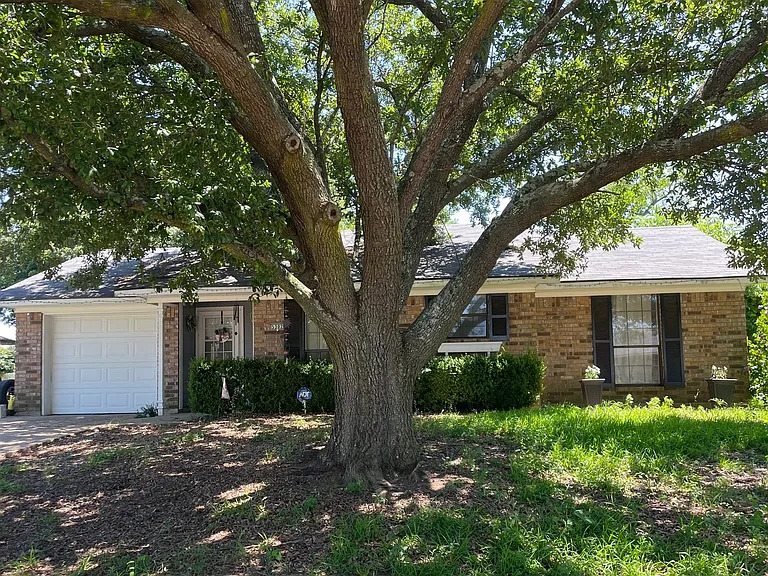 5302 Lauri Ln — Photo 1