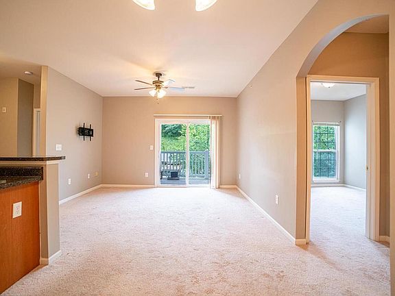 2nd image of 27 Kassebaum Ln APT 204