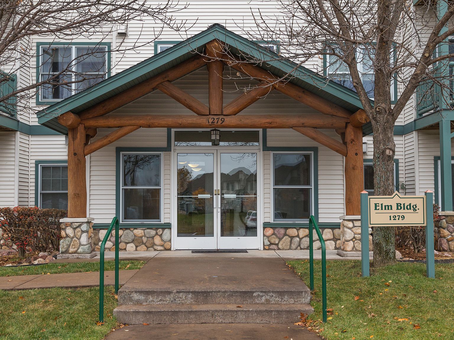 1279 Lakeshore Park Place 3E, Marquette, MI 49855 Zillow