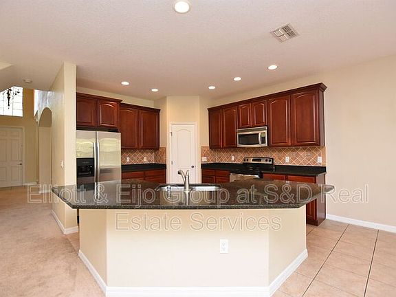 2nd image of 433 Oaklanding Blvd