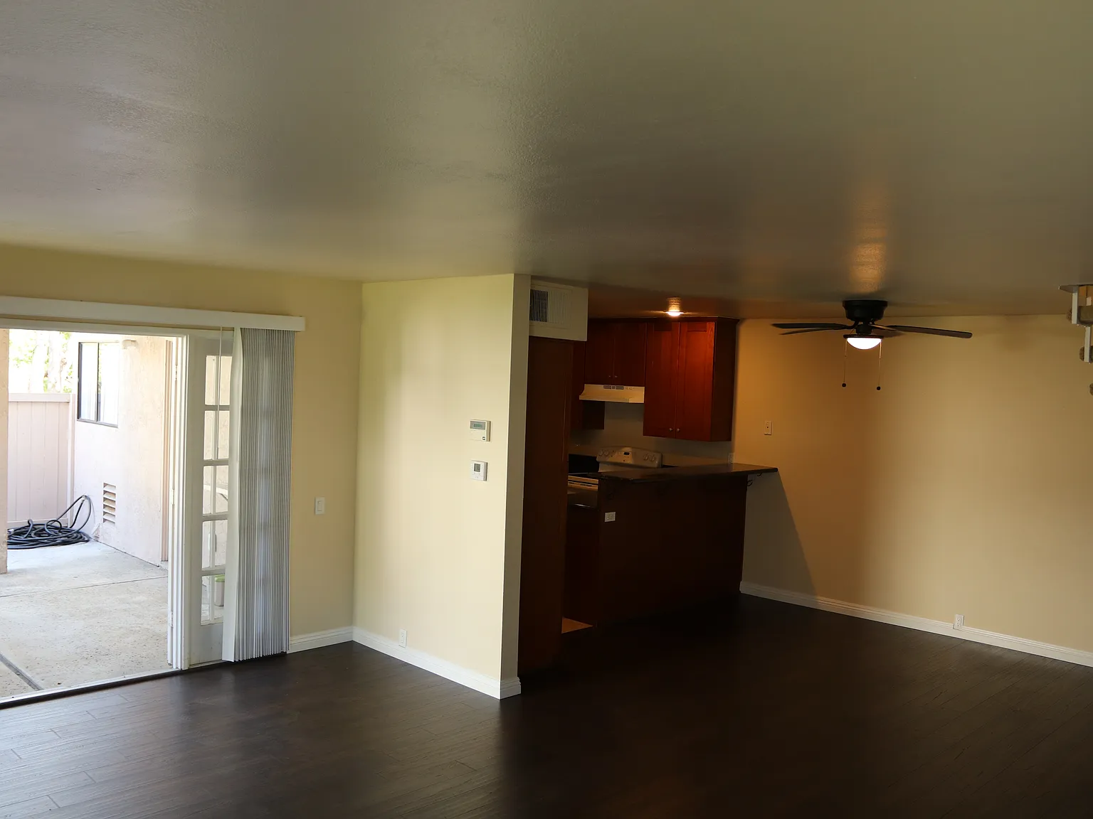 3 bed, 2.5 bath, 1342 sqft, $4,350 — Photo 4