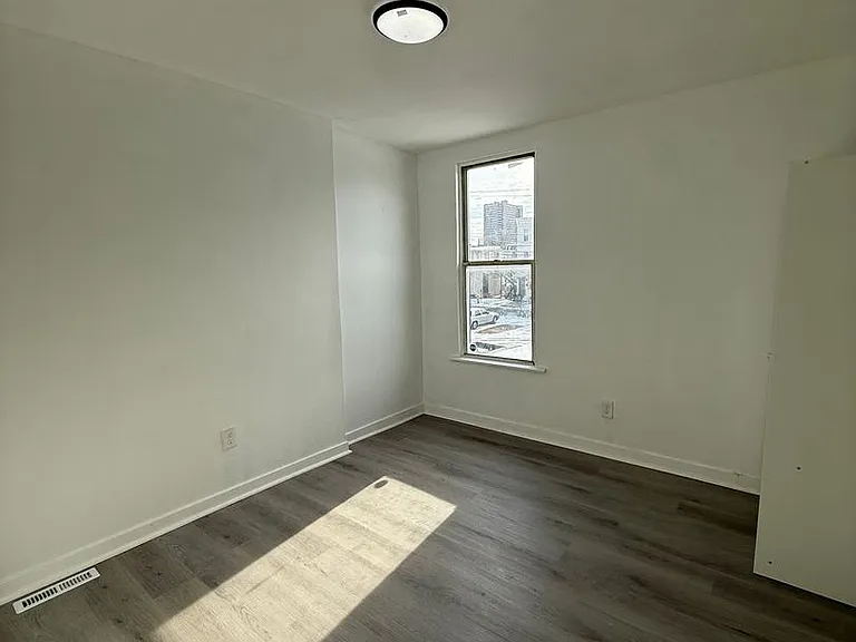 538 Bailey St — Photo 16