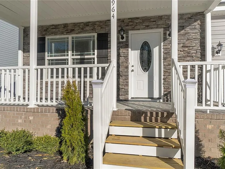 445 Rogers Ave — Photo 4