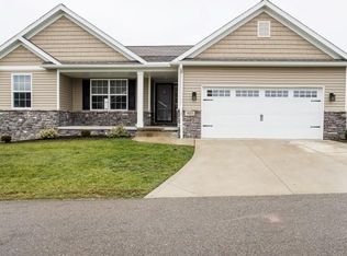 937 Crockett Cir, Canal Fulton, OH