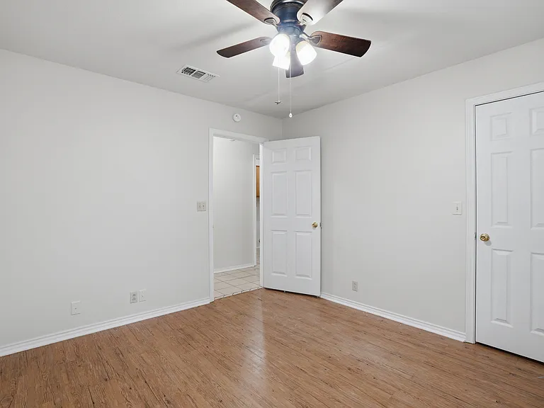 106 N Shaw St — Photo 25