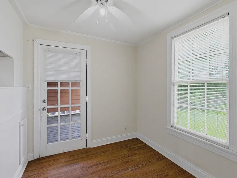 146 Lucille St — Photo 7