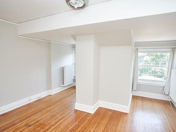 3rd image of 10 Hanford Ave Floor 3