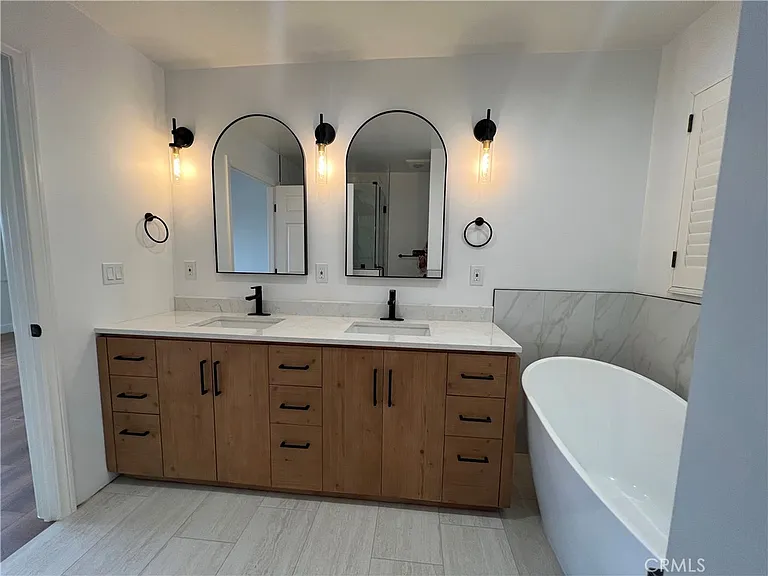 4016 Mesa St — Photo 36