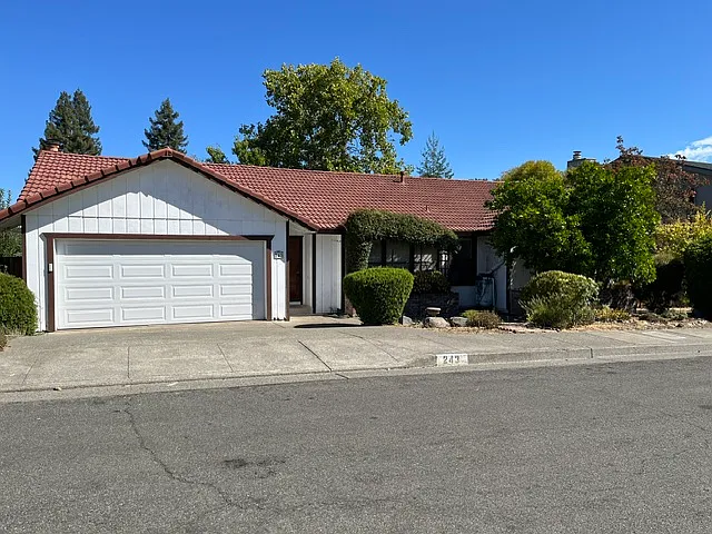 3 bed, 1552 sqft, $3,950 — Photo 2