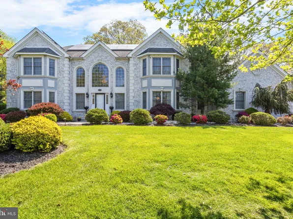 18 Wynwood Dr, West Windsor, NJ 08550