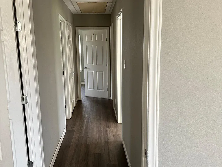 2401 Shropshire St — Photo 10