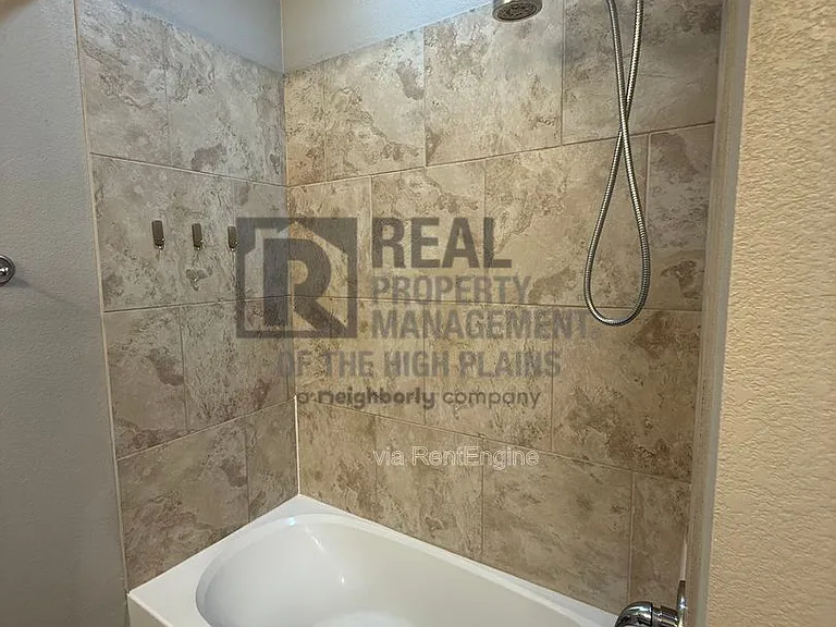7620 Legacy Pkwy — Photo 18