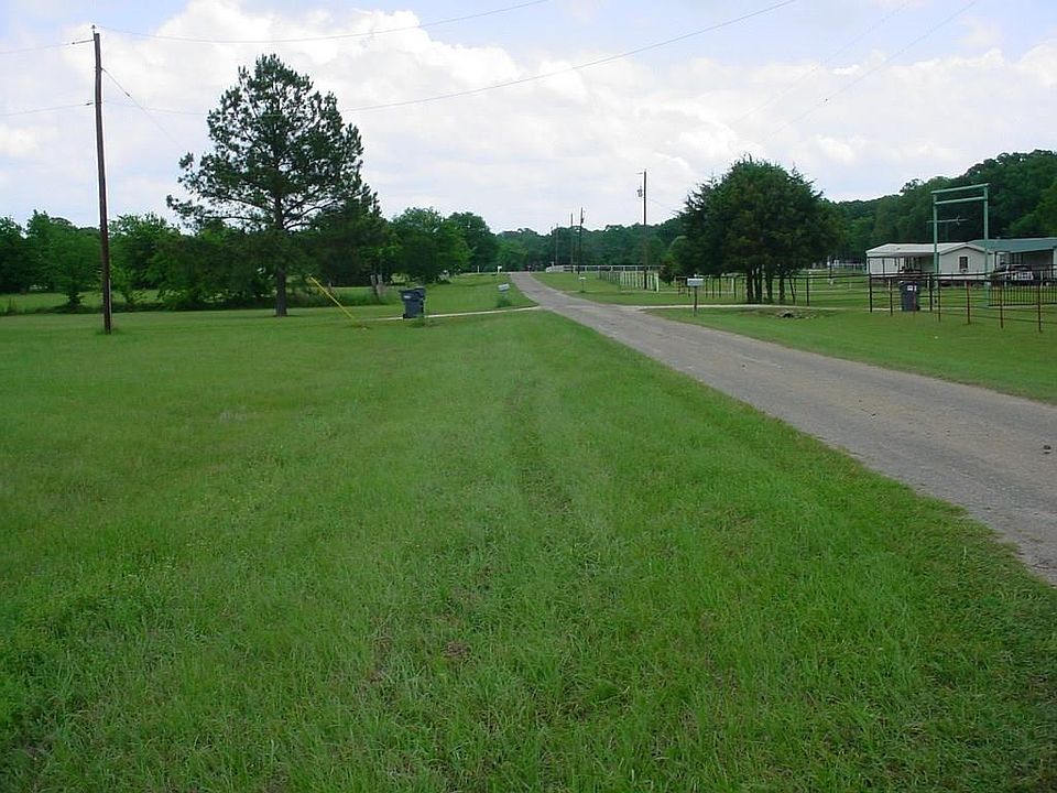2nd image of 652 County Rd