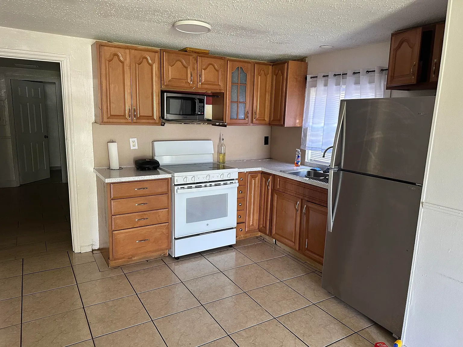 3 bed, 2.0 bath, 3751 sqft, $1,700 — Photo 3