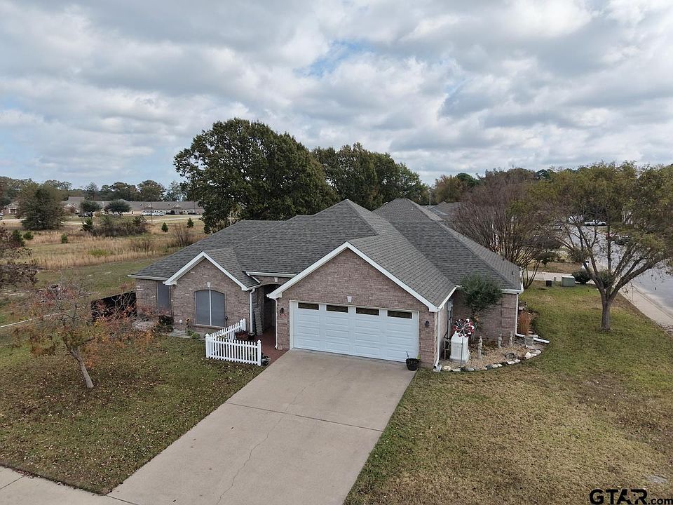 1st image of 1724 Heritage Dr