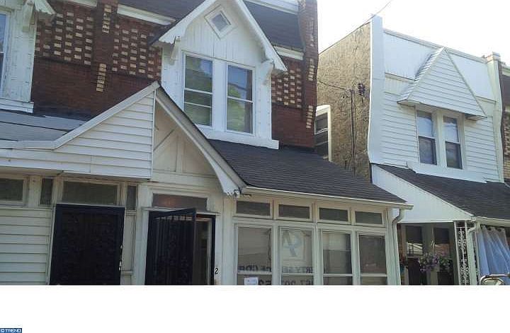 2nd image of 162 E Duval St
