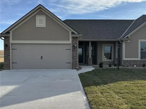 4902 Stonebridge Dr E, Saint Joseph, MO 64505