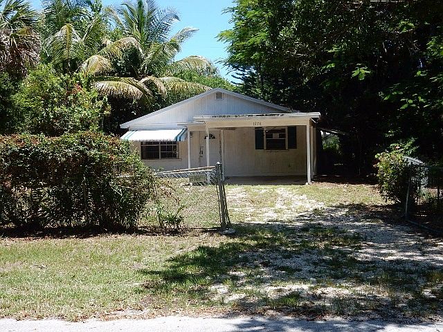 1st image of 1076 27th St