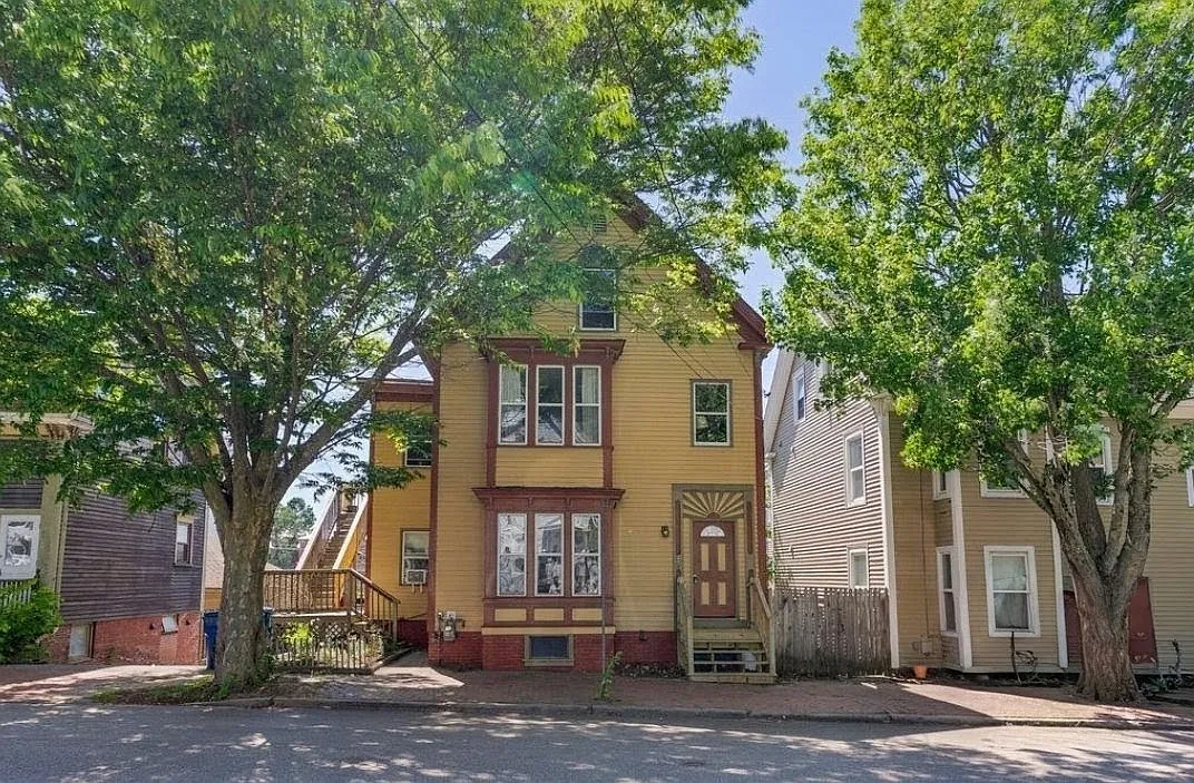 3 bed, 1200 sqft, $2,090 — Photo 1