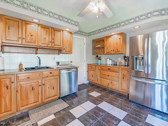 5th image of 1521 Oakwood Ave