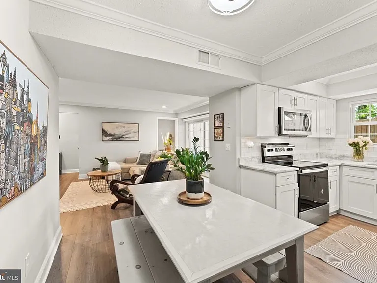 124 Fort Evans Rd SE #B — Photo 10