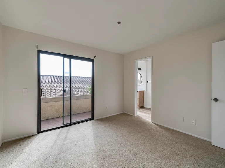 582 Arizona St — Photo 23