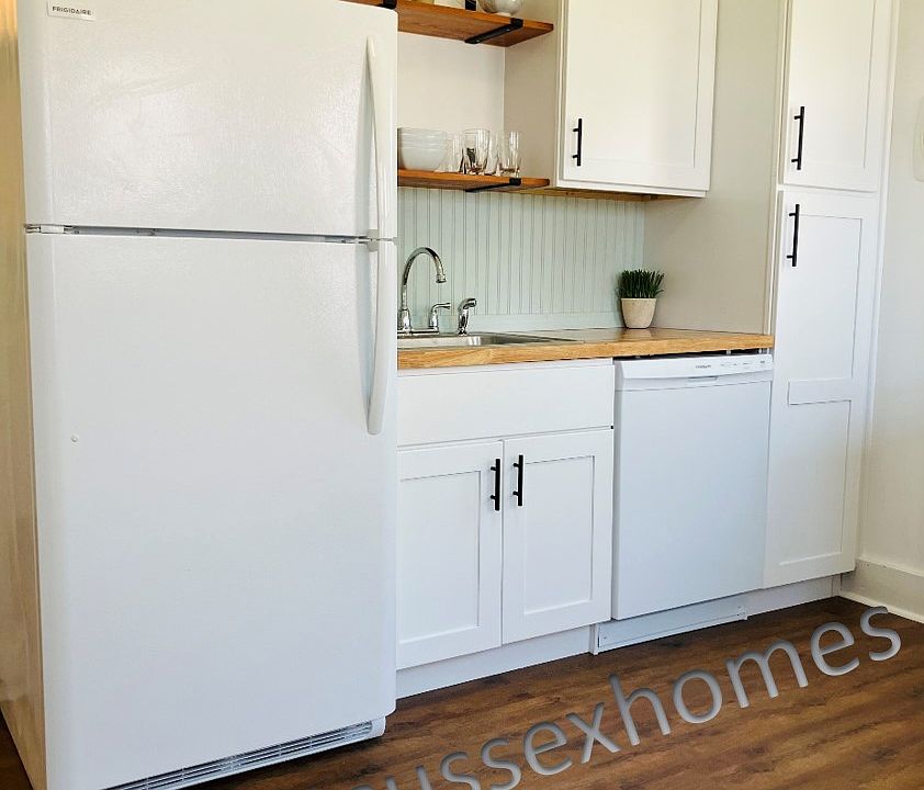 Bright and cheery kitchen with new slow close cabinets and appliances.