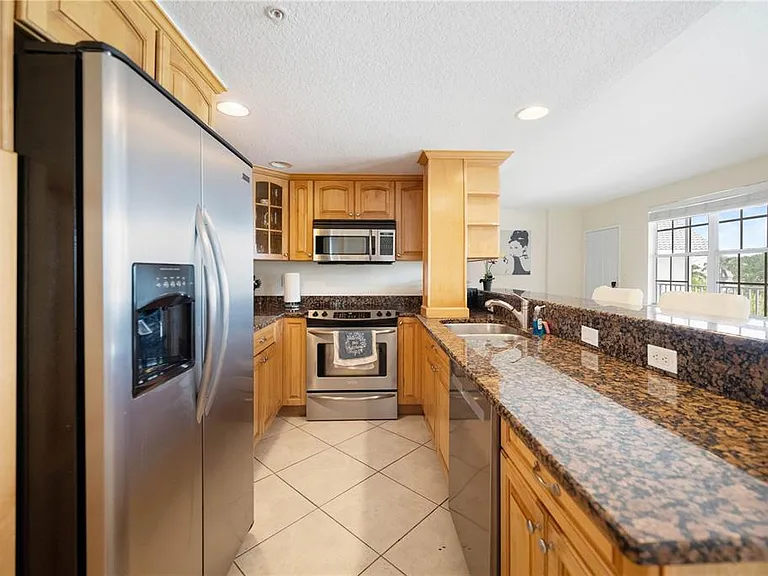 445 Hamden Dr #302 — Photo 15