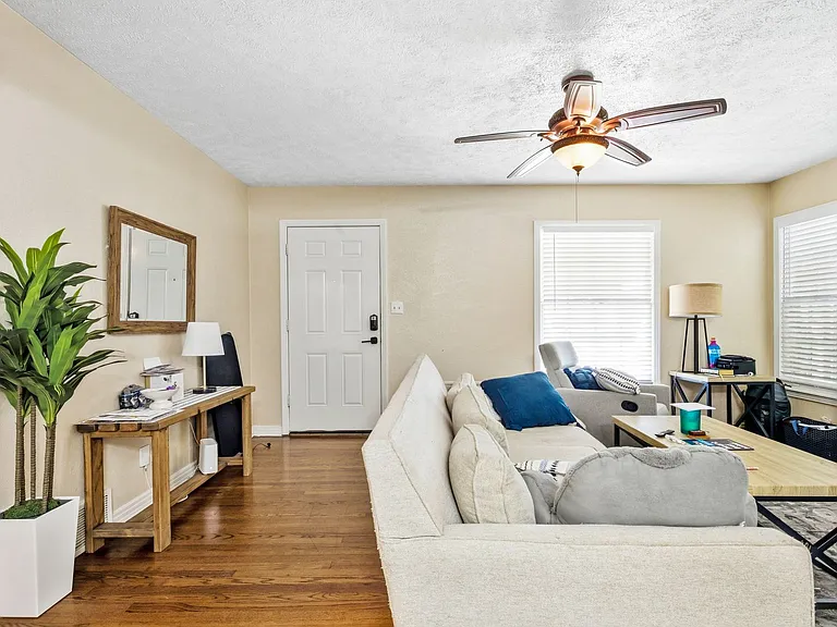 3500 Corto Ave — Photo 10