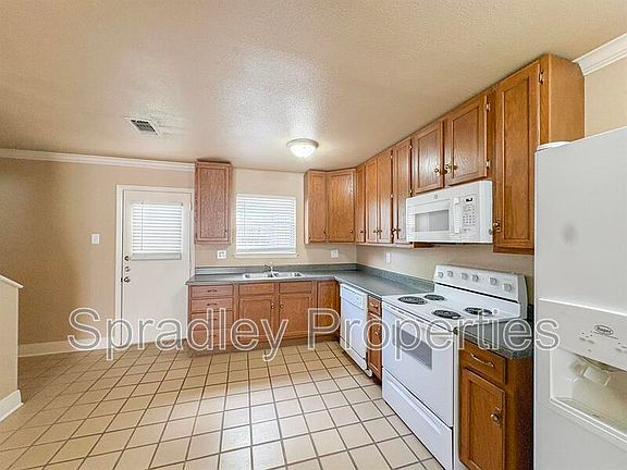 3rd image of 1023 N Wall St
