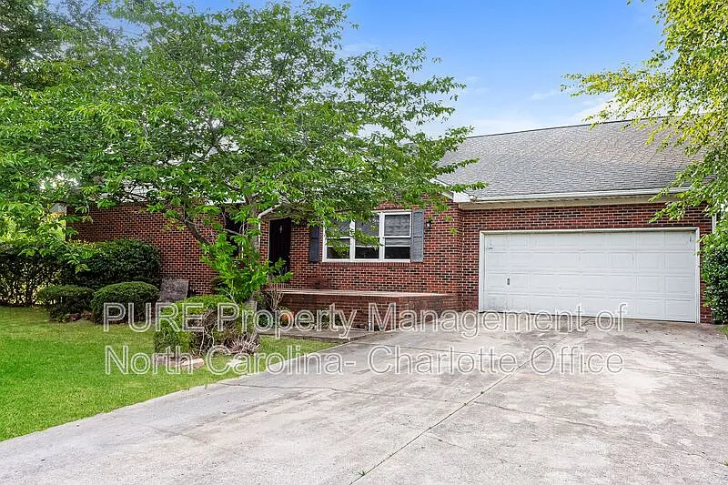 3 bed, 2.0 bath, 1100 sqft, $1,510 — Photo 2