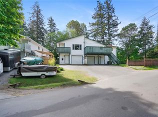 379 Kislingbury Ln, View Royal, BC V9B 5R2