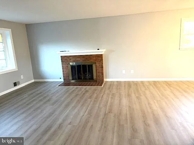3 bed, 2.0 bath, 2134 sqft, $4,175 — Photo 2