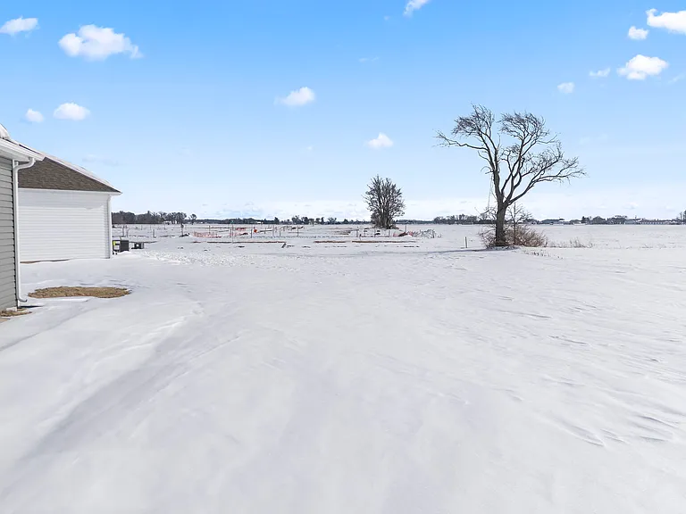 511 Darliene Dr — Photo 16