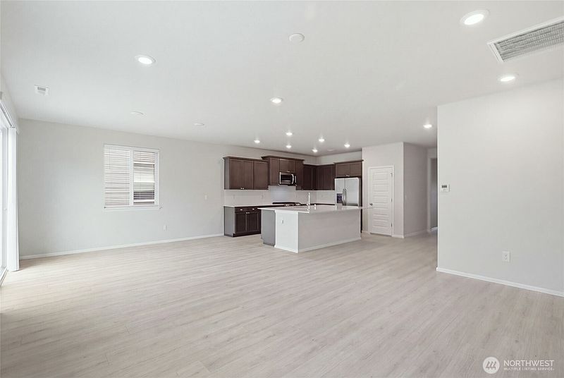 5th image of 19818 135th Avenue E