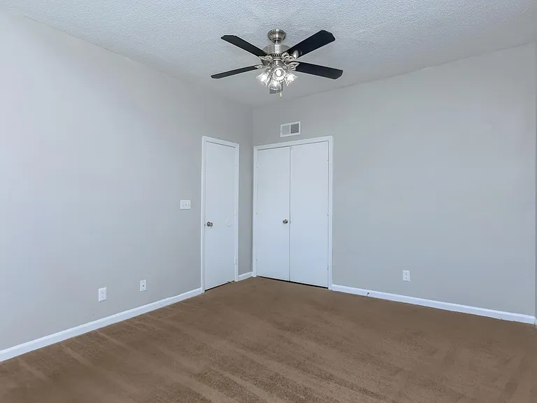 Summerlake Apartments — Photo 36