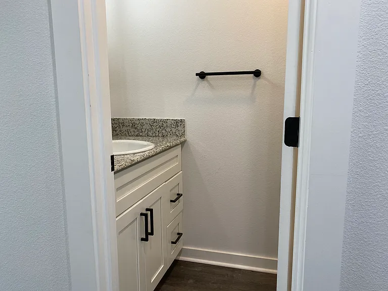 340 Sunnyside Dr #B — Photo 7