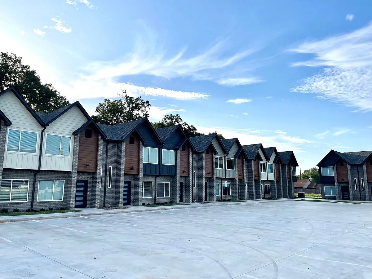 Parkway Townhomes - Multiple — Photo 4