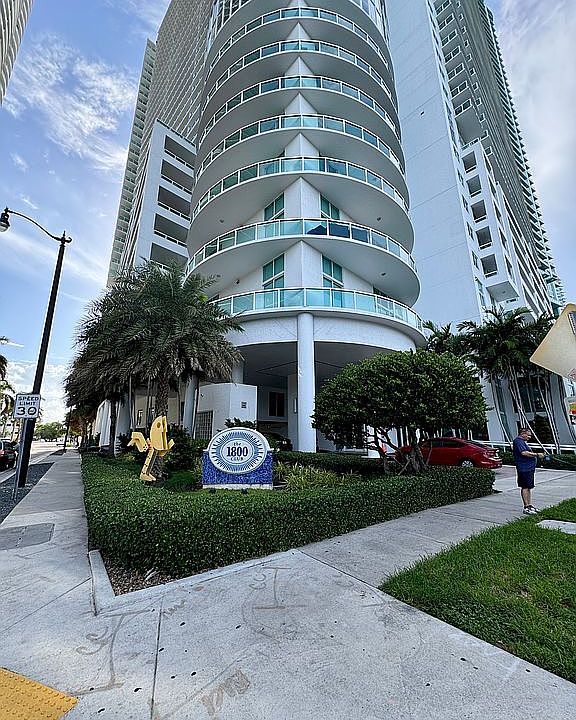 1st image of 1800 N Bayshore Dr APT 914