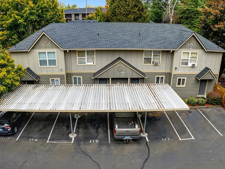Tuxedo Park Apartments — Photo 46