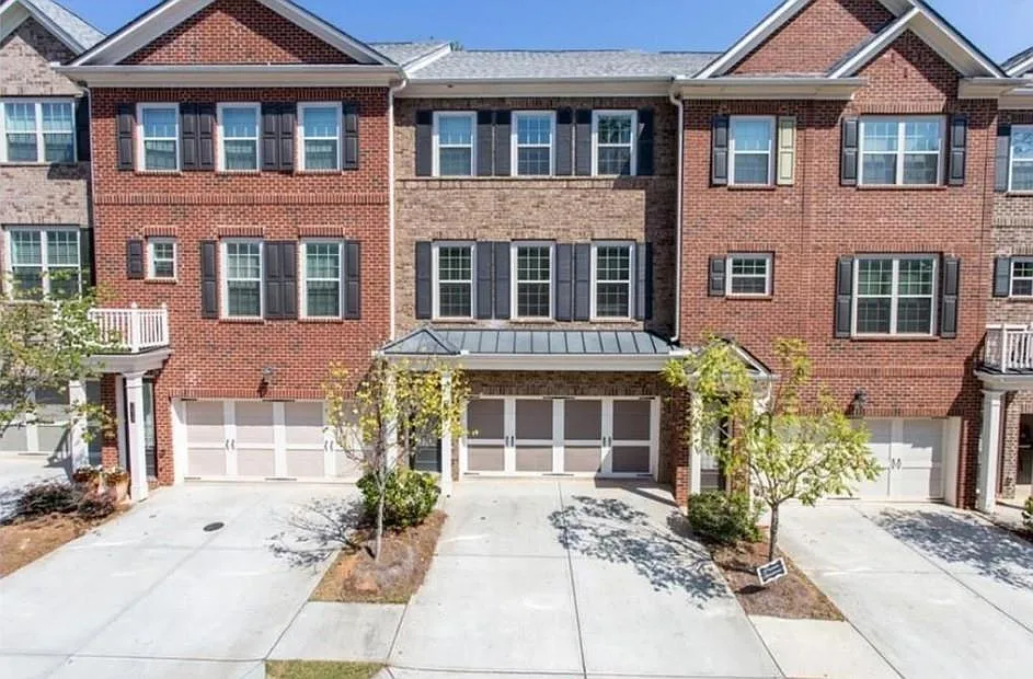 4 bed, 3.5 bath, 2448 sqft, $3,000 — Photo 1