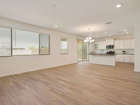 GREAT ROOM KITCHEN