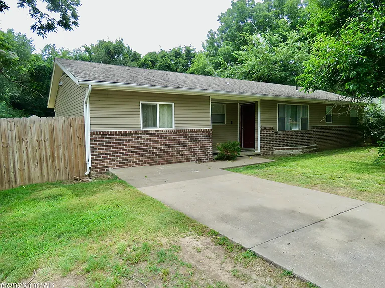 913 N Tennessee Ave — Photo 2