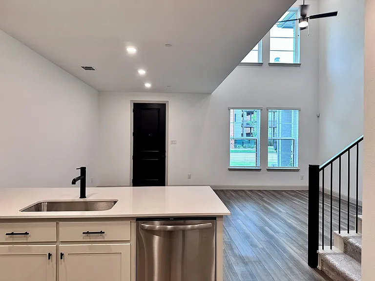 609 Friendswood Dr — Photo 14