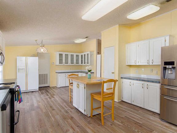 4th image of 2572 Andorra St