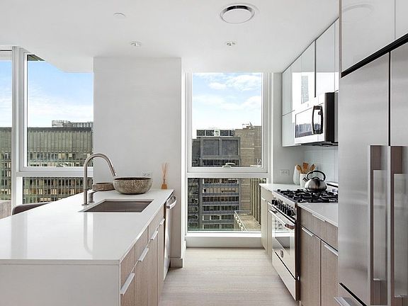 4th image of 242 W 53rd St #64G