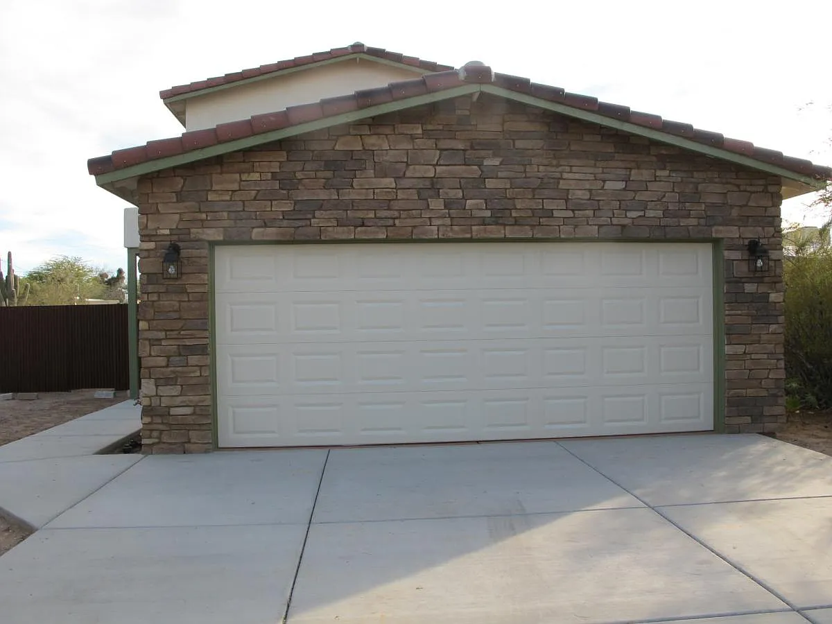 Building Photo - 2524 E Lind Rd