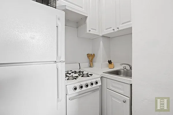 Rented by Halstead Real Estate | media 28