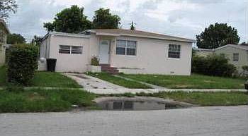 1st image of 1095 NE 158th St